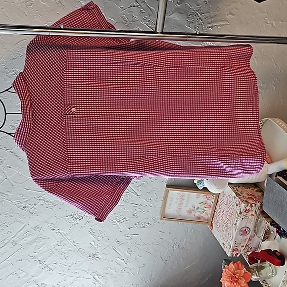 Eddie Bauer seersucker button-down shirt.  Size XL. - Picture 7 of 7